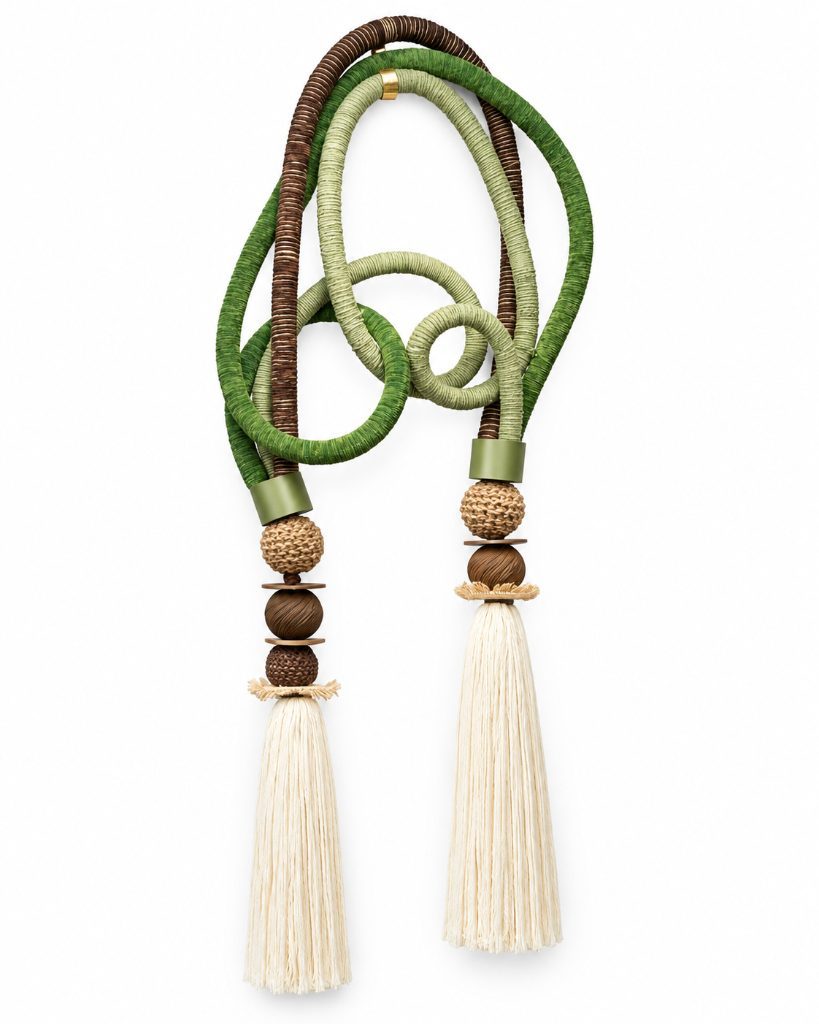 Cortina Decorativa con Borlas