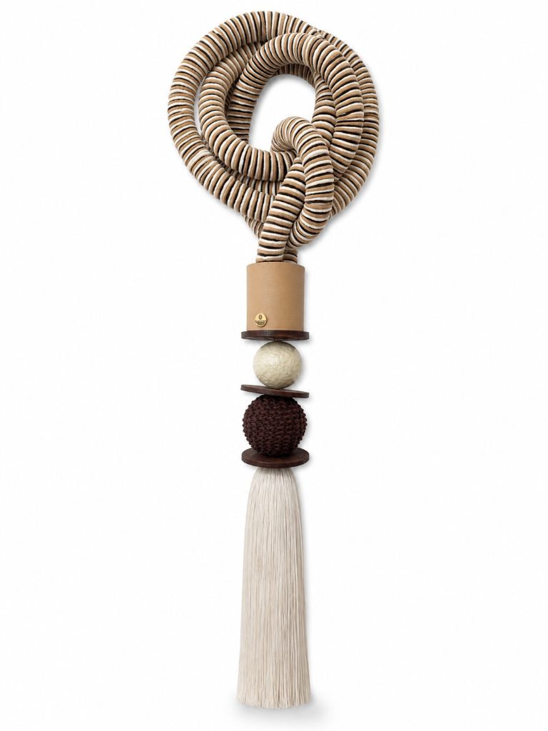 Collar Decorativo con Borla