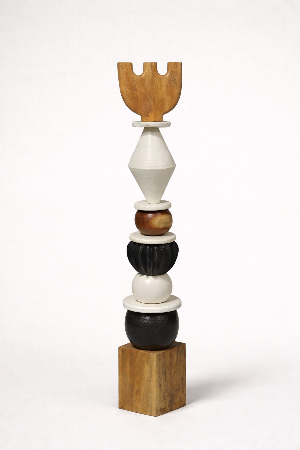 Torre decorativa de madera y cerámica totem